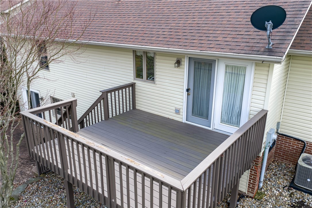 1389 N Milburn Square NE Bolivar OH 44612