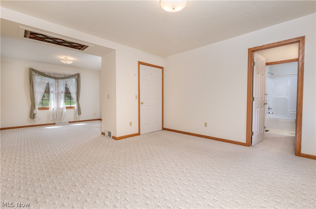 1389 N Milburn Square NE Bolivar OH 44612