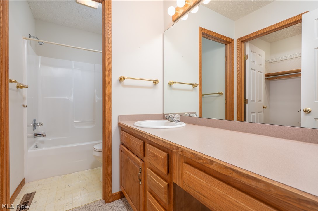 1389 N Milburn Square NE Bolivar OH 44612