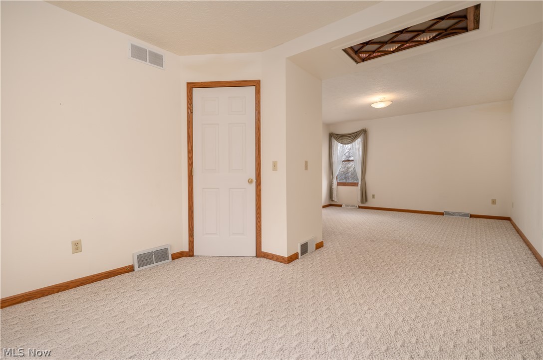 1389 N Milburn Square NE Bolivar OH 44612