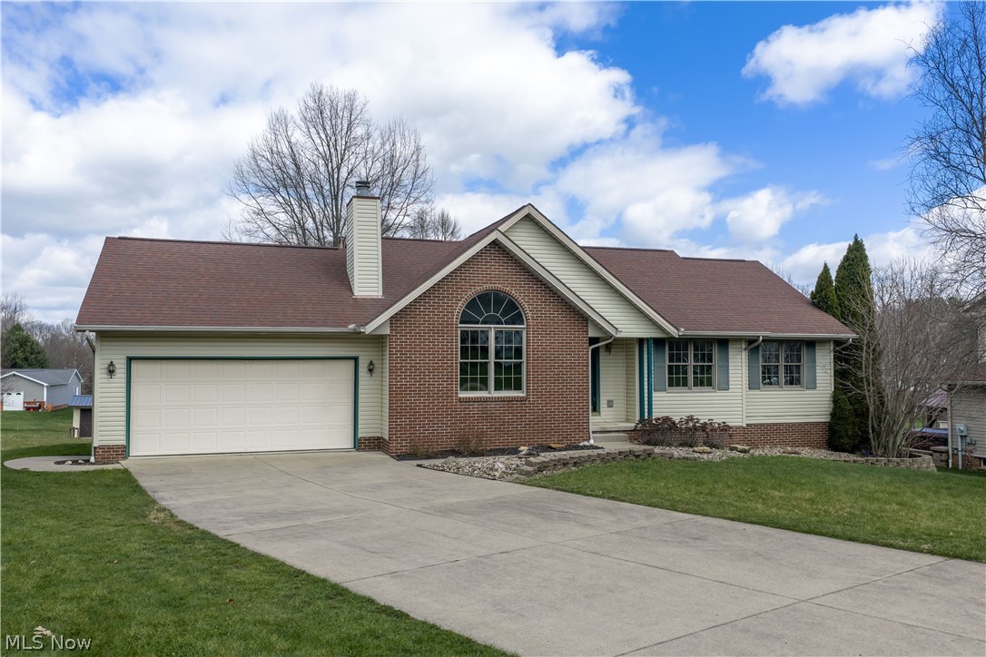1389 N Milburn Square NE Bolivar OH 44612