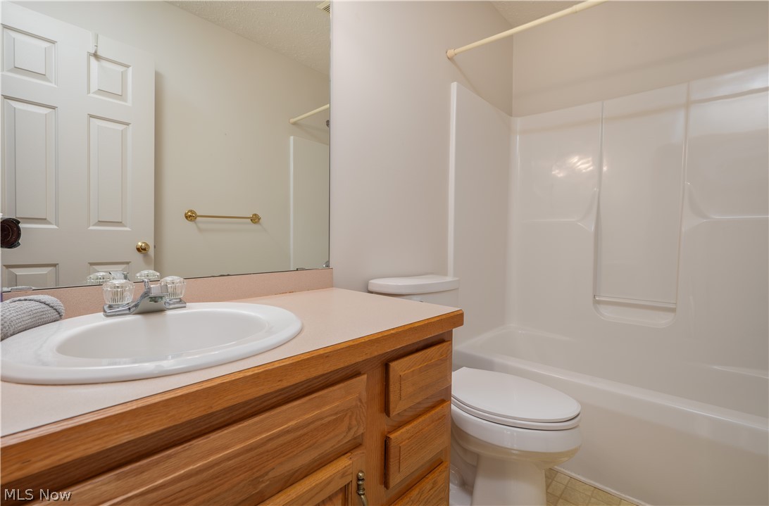 1389 N Milburn Square NE Bolivar OH 44612