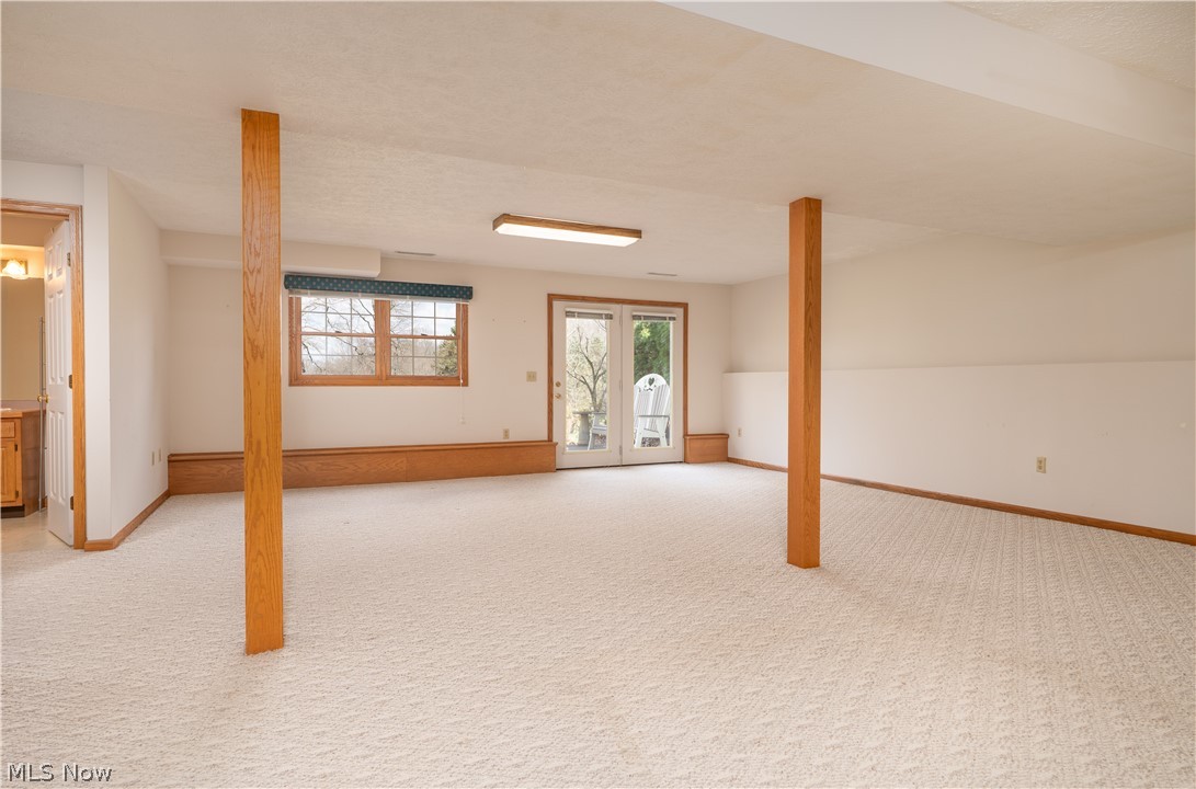 1389 N Milburn Square NE Bolivar OH 44612