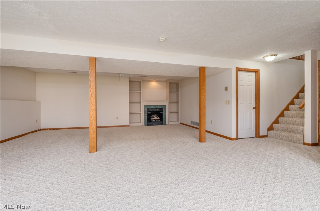 1389 N Milburn Square NE Bolivar OH 44612