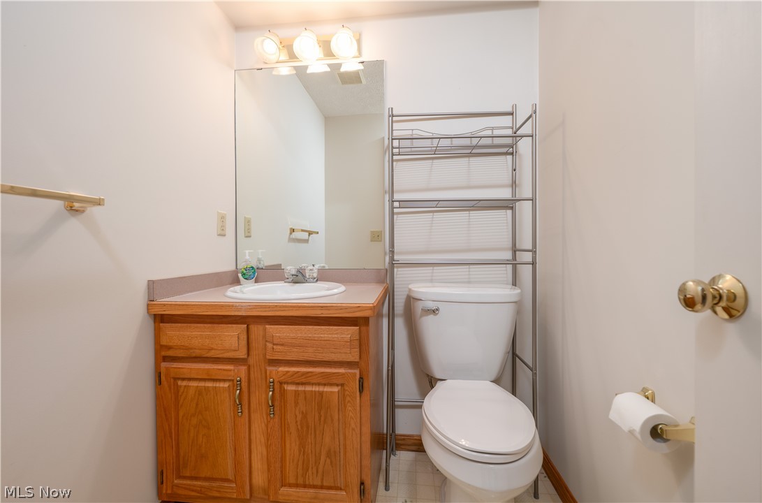 1389 N Milburn Square NE Bolivar OH 44612