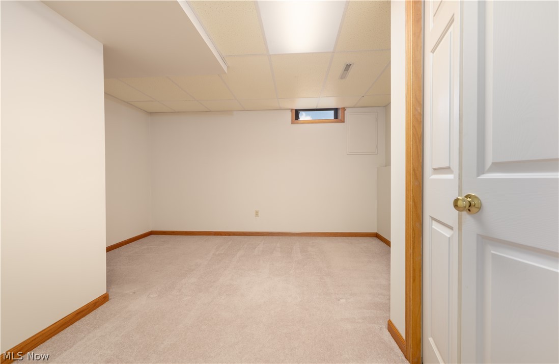 1389 N Milburn Square NE Bolivar OH 44612