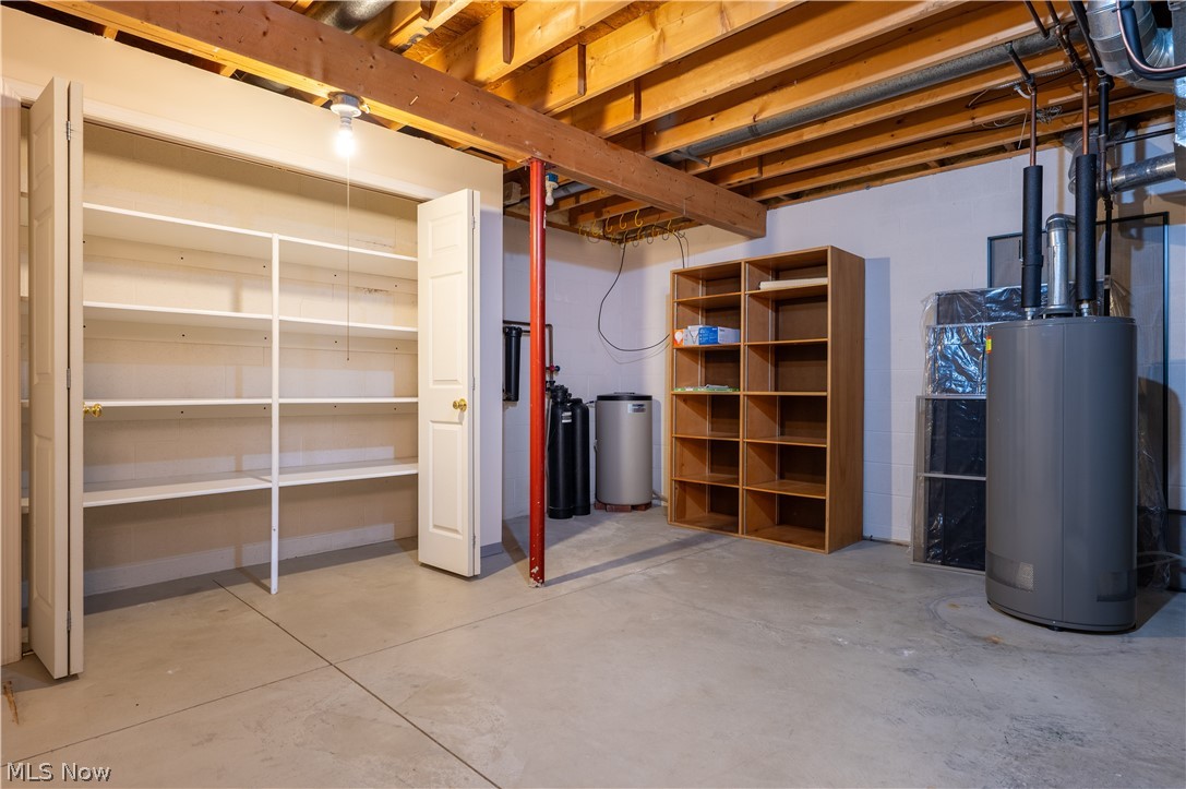 1389 N Milburn Square NE Bolivar OH 44612