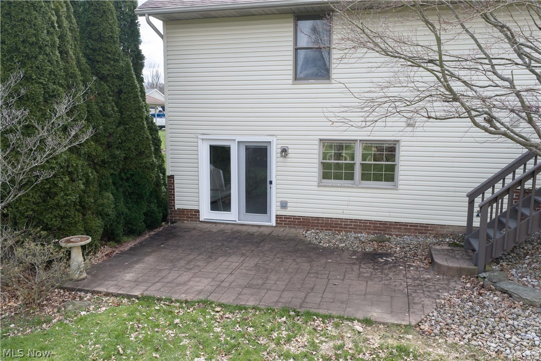 1389 N Milburn Square NE Bolivar OH 44612