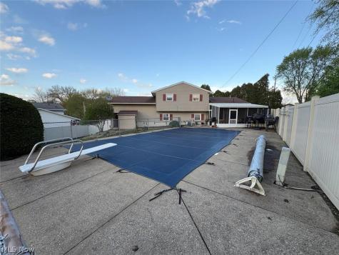 503 Meadowridge Avenue NW Canton OH 44708