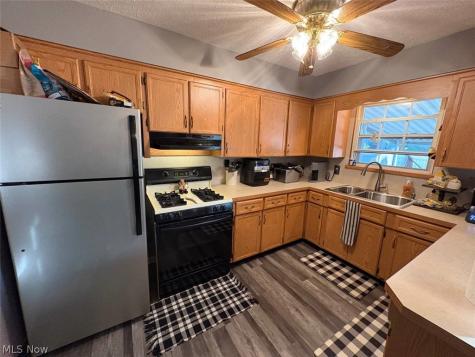 503 Meadowridge Avenue NW Canton OH 44708