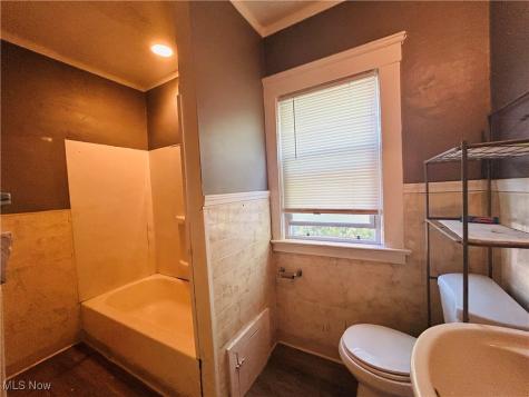 13809 Beachwood Avenue Cleveland OH 44105