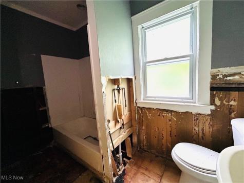 13809 Beachwood Avenue Cleveland OH 44105