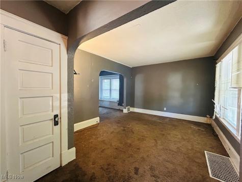 13809 Beachwood Avenue Cleveland OH 44105