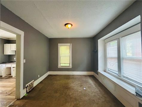 13809 Beachwood Avenue Cleveland OH 44105