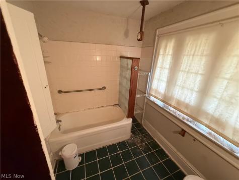 254 N Highland Avenue Akron OH 44303
