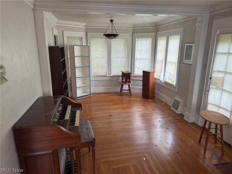 254 N Highland Avenue Akron OH 44303