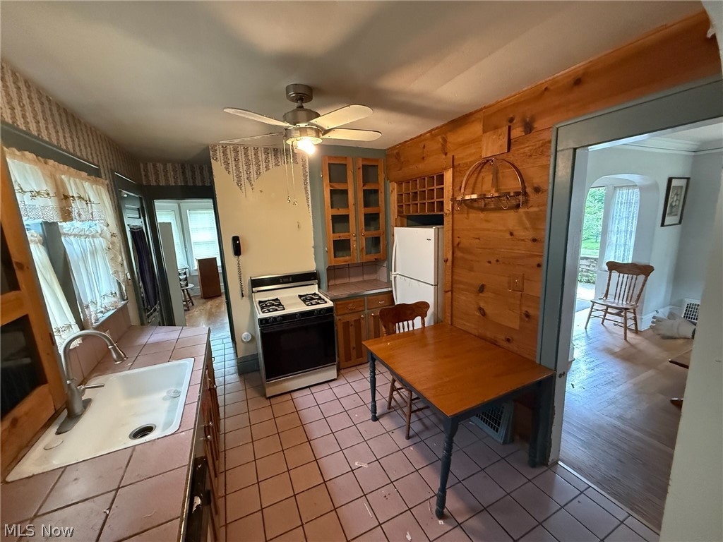 254 N Highland Avenue Akron OH 44303