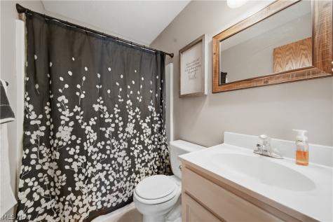 1040 Lanedale Street NW Massillon OH 44647