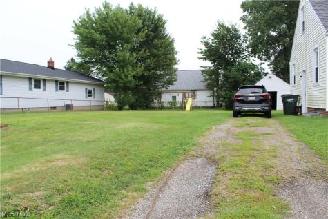 224 Pennsylvania Avenue Louisville OH 44641