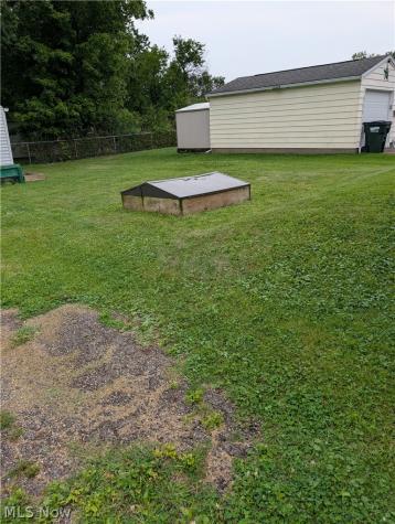 224 Pennsylvania Avenue Louisville OH 44641