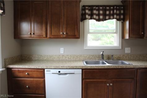 224 Pennsylvania Avenue Louisville OH 44641