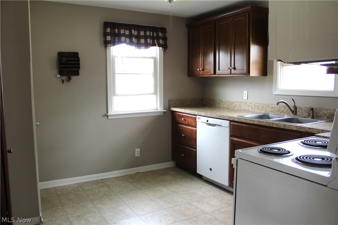 224 Pennsylvania Avenue Louisville OH 44641