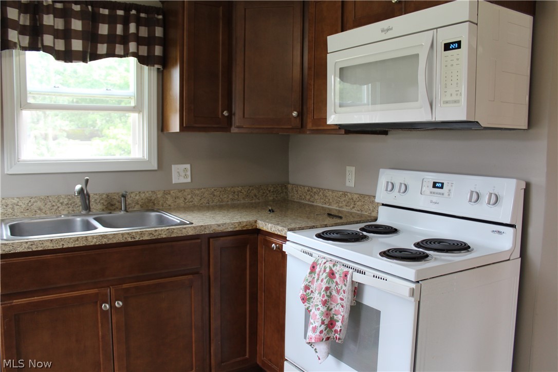 224 Pennsylvania Avenue Louisville OH 44641