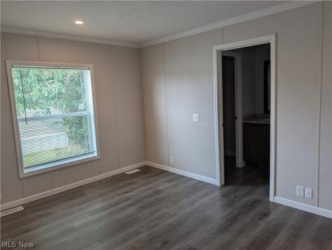 230 Edgecliff Circle W Elyria OH 44035