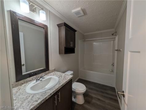 230 Edgecliff Circle W Elyria OH 44035