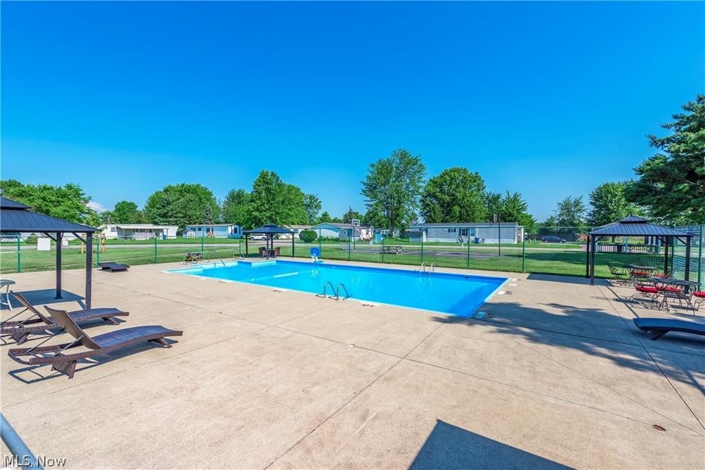 230 Edgecliff Circle W Elyria OH 44035