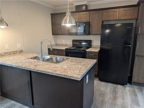 230 Edgecliff Circle W Elyria OH 44035