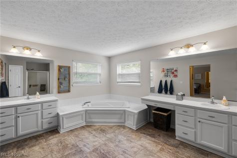 546 Brookstone Court Copley OH 44321