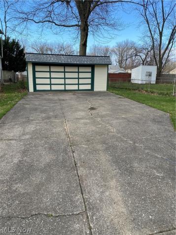 12116 Longmead Avenue Cleveland OH 44135