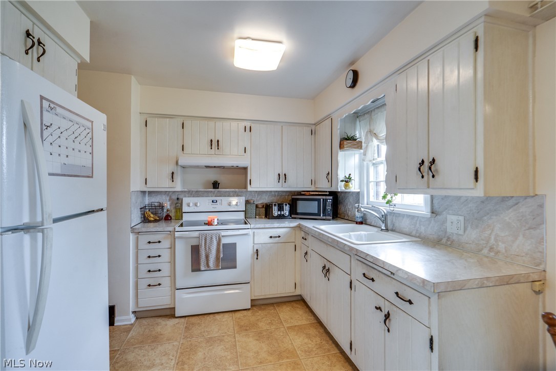 144 Perry Drive NW Canton OH 44708