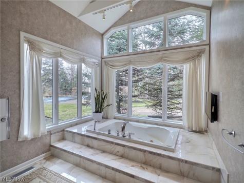 1160 Fox Hill Drive Gates Mills OH 44040