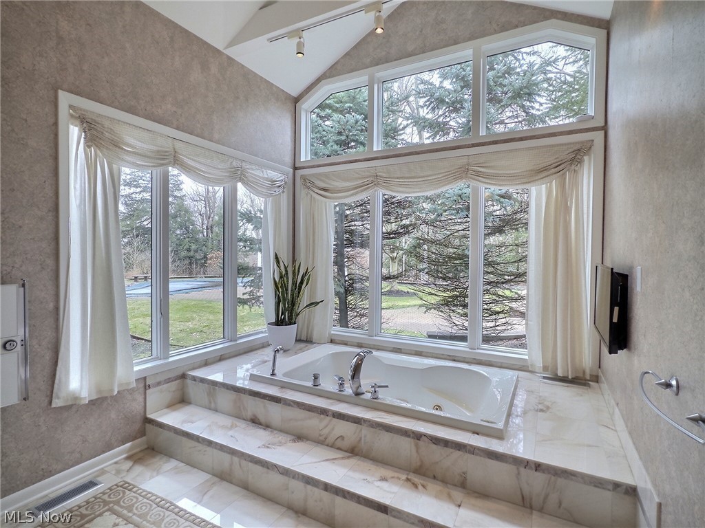 1160 Fox Hill Drive Gates Mills OH 44040
