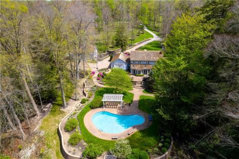 1160 Fox Hill Drive Gates Mills OH 44040