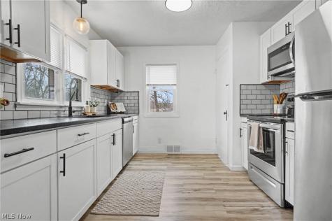 86 Southeast Avenue Tallmadge OH 44278