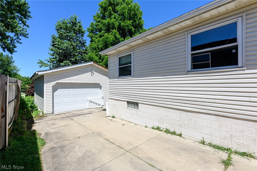 152 Kreiner Avenue Akron OH 44312