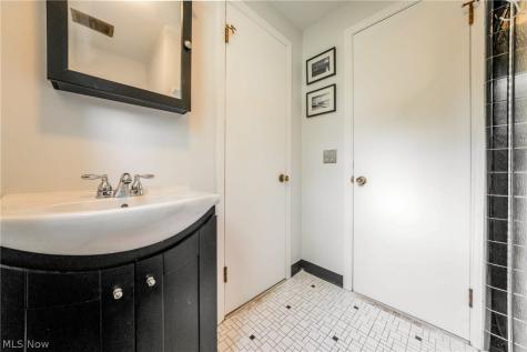23225 Bryden Road Shaker Heights OH 44122