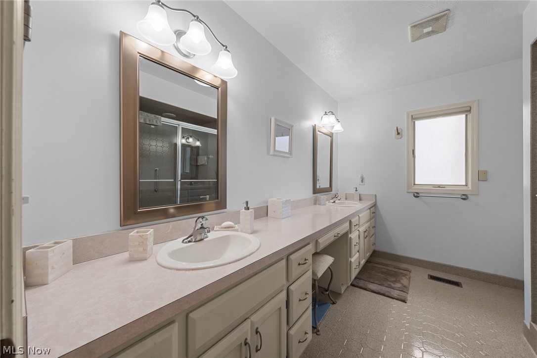 504 Sandhurst Drive Highland Heights OH 44143