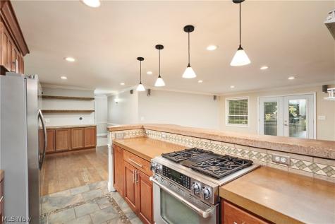 358 Sandhurst Road Akron OH 44333