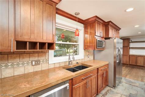 358 Sandhurst Road Akron OH 44333