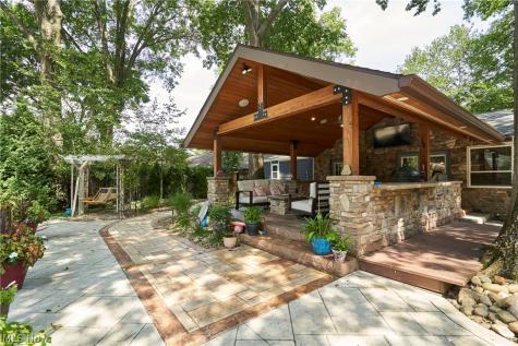 358 Sandhurst Road Akron OH 44333