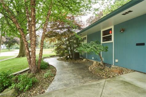 358 Sandhurst Road Akron OH 44333