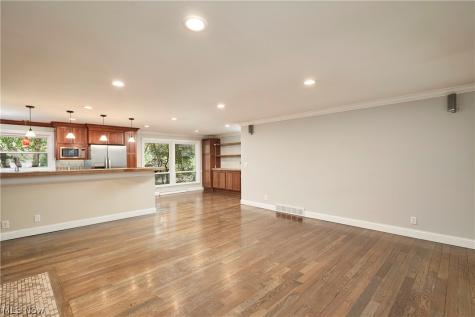 358 Sandhurst Road Akron OH 44333