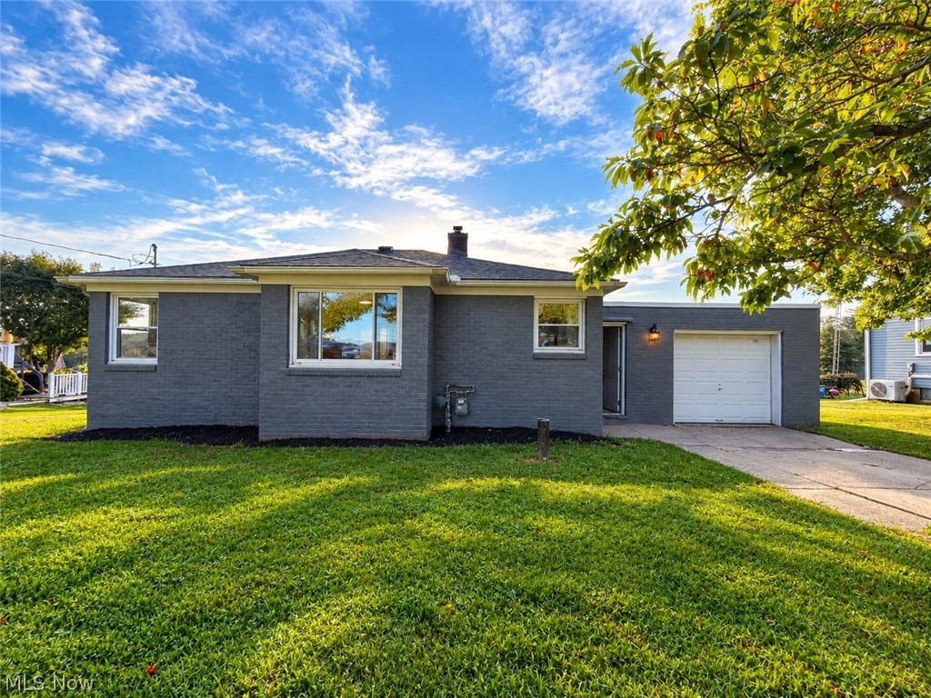 1963 Deermont Avenue NW Massillon OH 44647