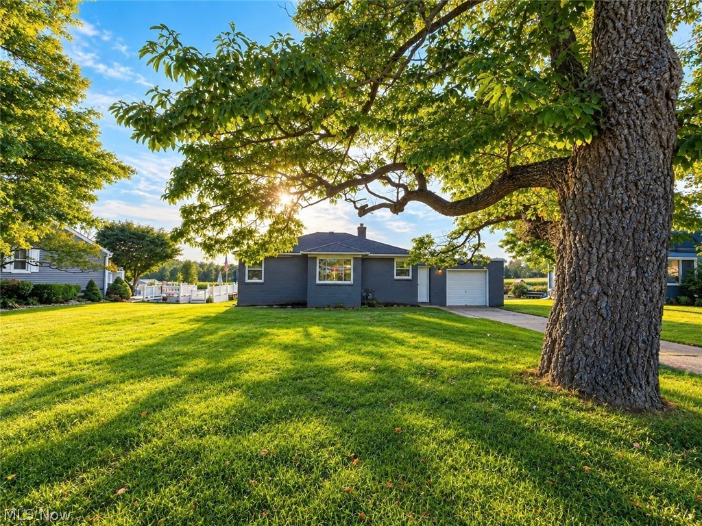 1963 Deermont Avenue NW Massillon OH 44647
