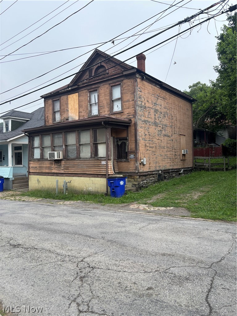 229 W Ninth Street East Liverpool OH 43920