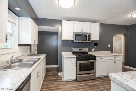 1258 Crestview Avenue Akron OH 44320